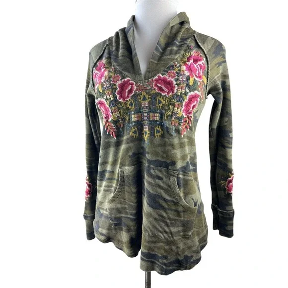 Johnny Was Thermal Waffle Knit Embroidered Camo Hoodie Pullover Green Size Small - Picture 2 of 11